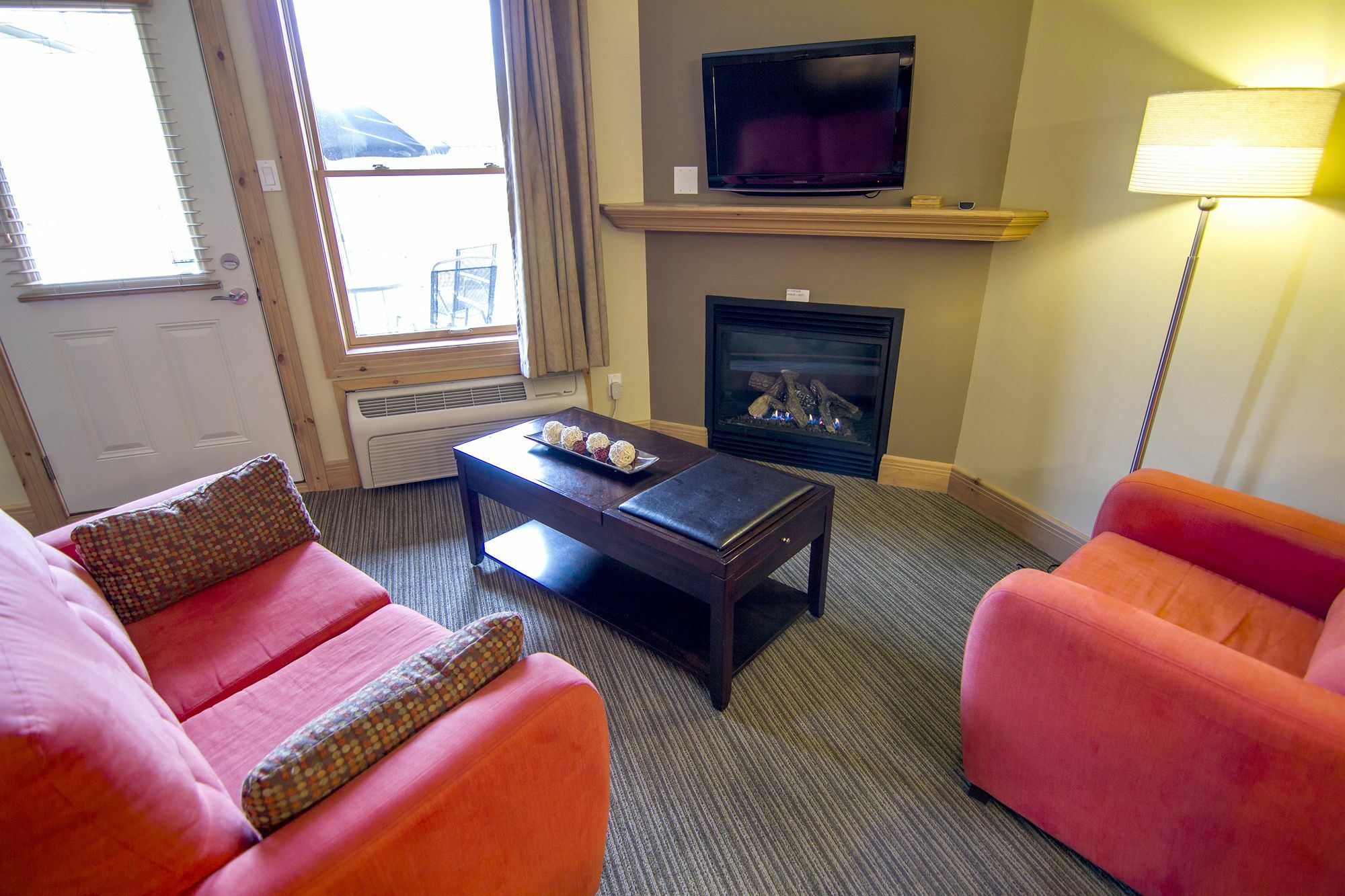 Suites De La Gare - Location Adp モントランブラン エクステリア 写真
